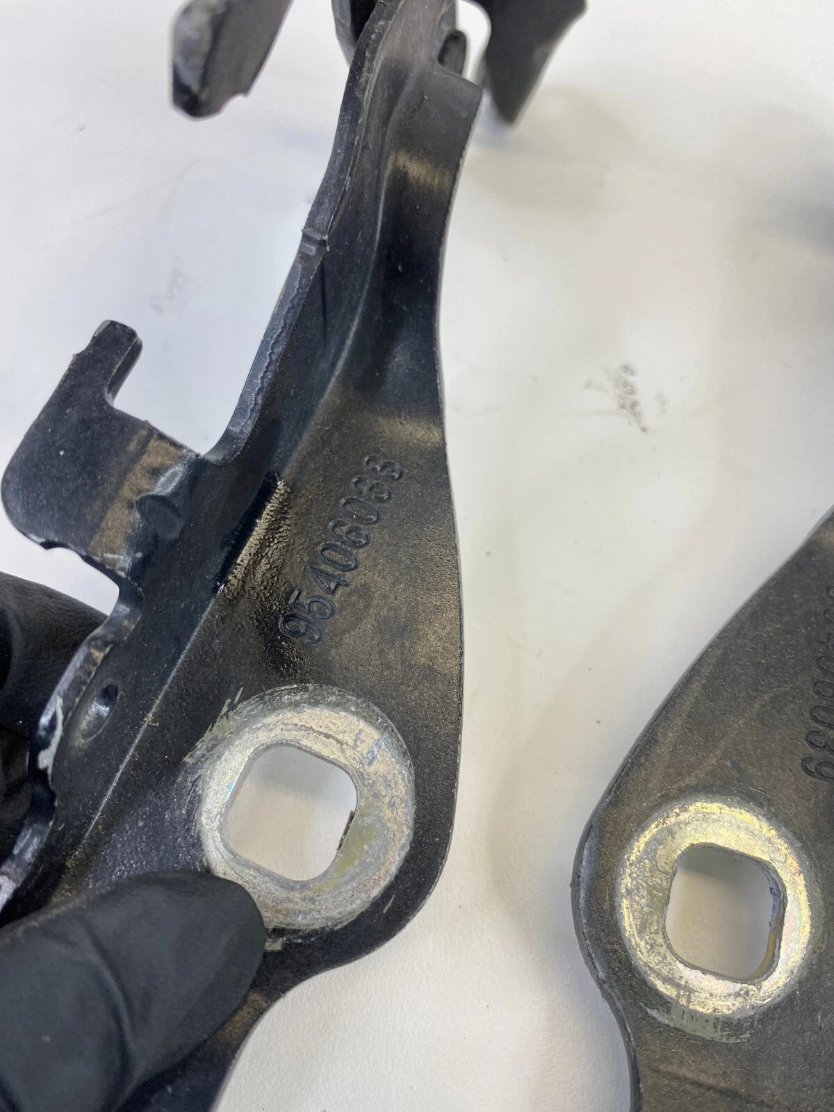 2016 CHEVROLET CRUZE LIMITED FRONT HOOD HINGE LEFT & RIGHT SET PAIR 95406039 OEM