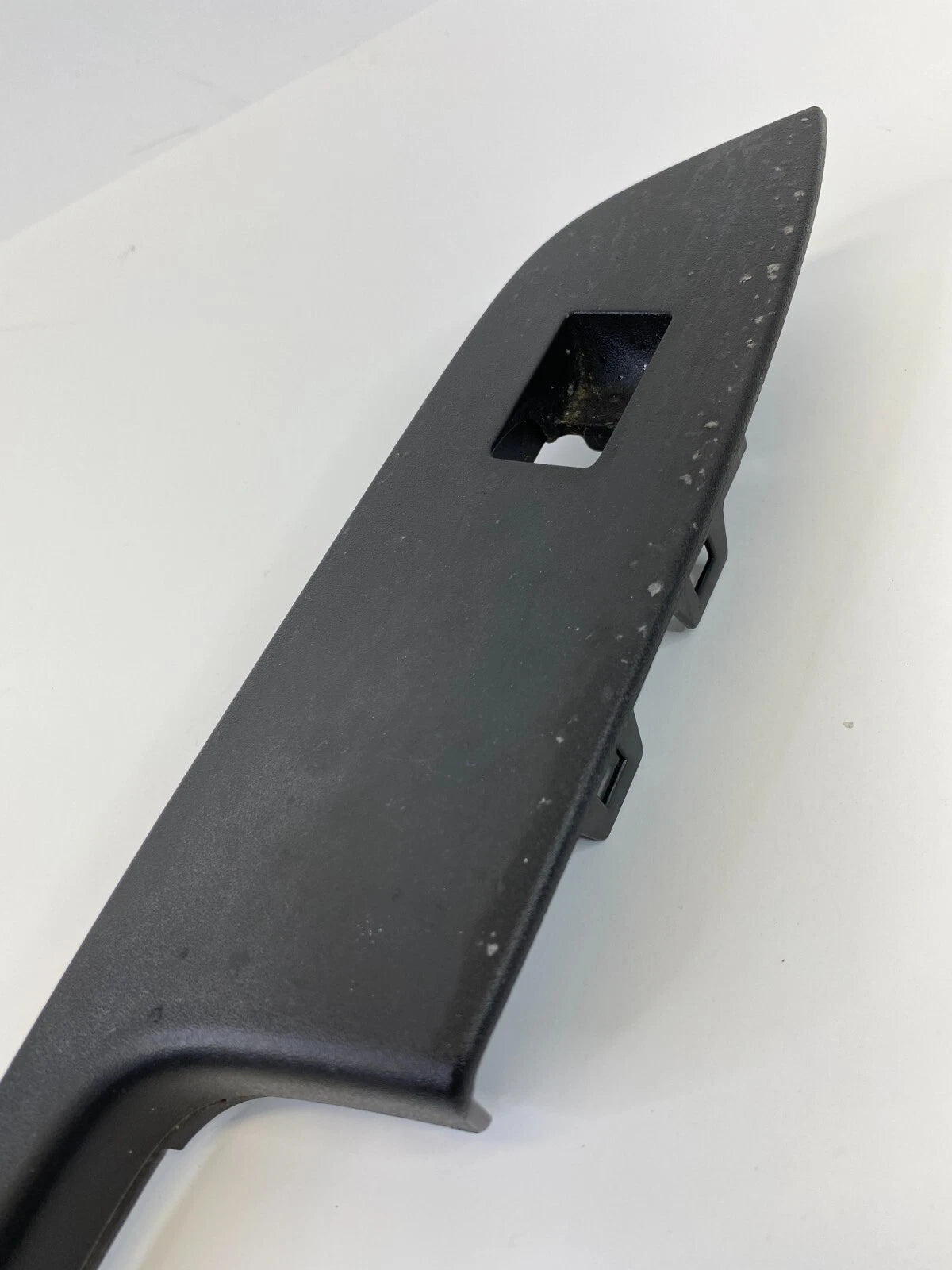 2010-2017 CHEVROLET EQUINOX FRONT RIGHT SIDE WINDOW SWITCH TRIM BEZEL 25946839