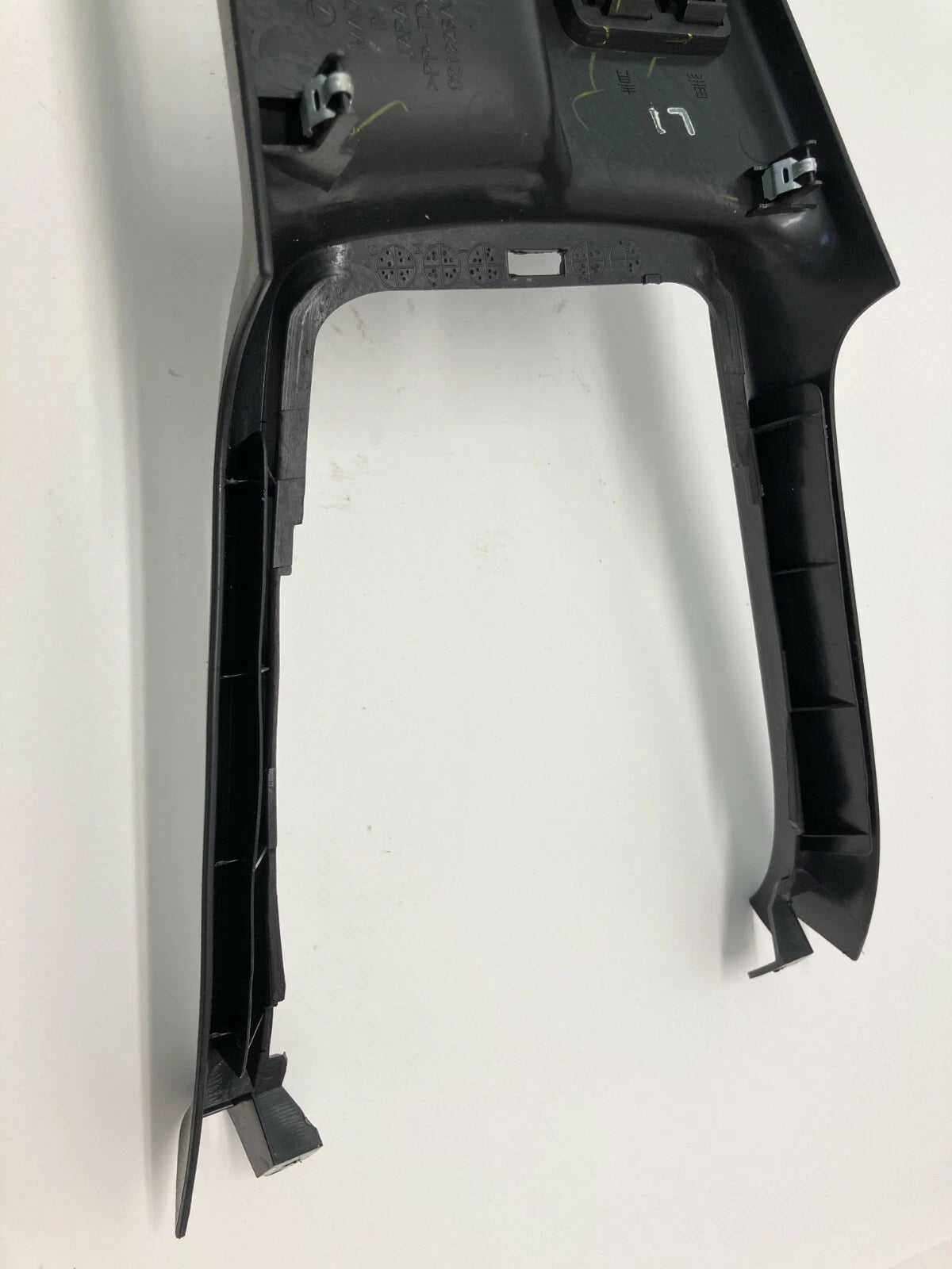 2005-2007 SUBARU IMPREZA CENTER CONSOLE CUP HOLDER TRIM BEZEL 92132SA030 OEM