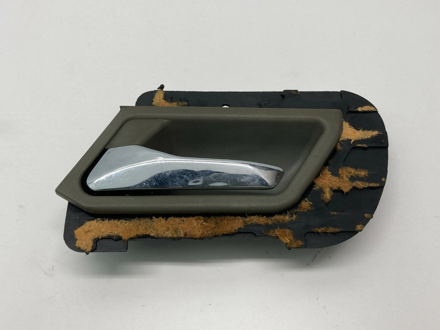 94-97 MERCEDES-BENZ C 280 REAR LEFT INTERIOR DOOR HANDLE ASSEMBLY 2027600161 OEM