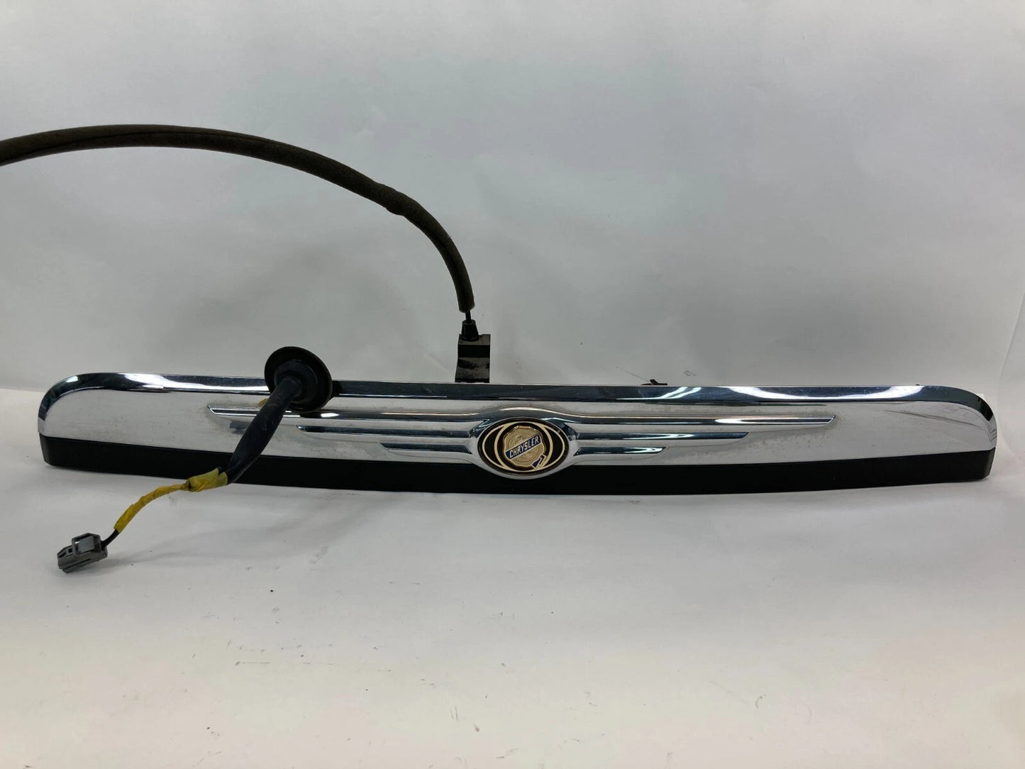 2008-2010 CHRYSLER TOWN & COUNTRY REAR LIFTGATE HANDLE MOLDING TRIM 05109538AC