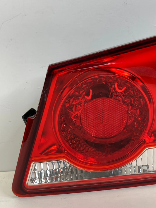 2011-2016 CHEVROLET CRUZE REAR RIGHT INNER TAILLIGHT TAIL LAMP ASSY 3057KLCP OEM
