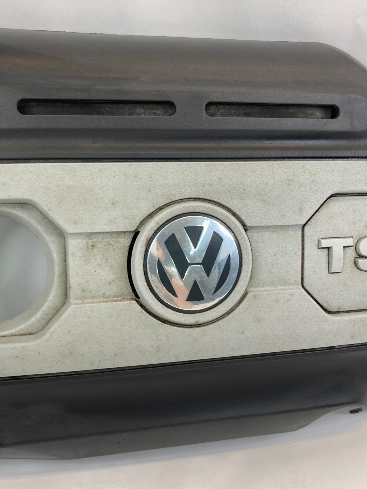 2009-2017 Volkswagen Tiguan SUV 4-DR 2.0L L4 Top Engine Appearance Cover Lid OEM