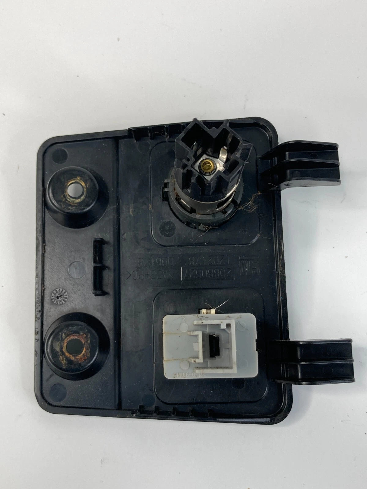 2012-2015 CHEVROLET CAPTIVA SPORT CENTER CONSOLE AUX USB INPUT LIGHTER 20880527