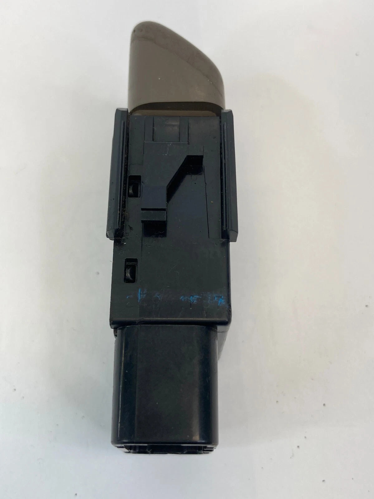 1998-2002 TOYOTA COROLLA EMERGENCY HAZARD LIGHT CONTROL SWITCH BUTTON 157962 OEM
