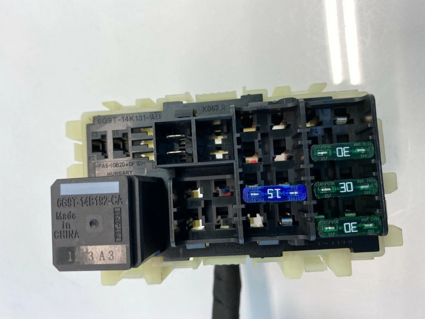 2010-2013 VOLVO S60 3.0L REAR TRUNK FUSE BOX RELAY W/ COVER 6G9T-14C507-AB OEM