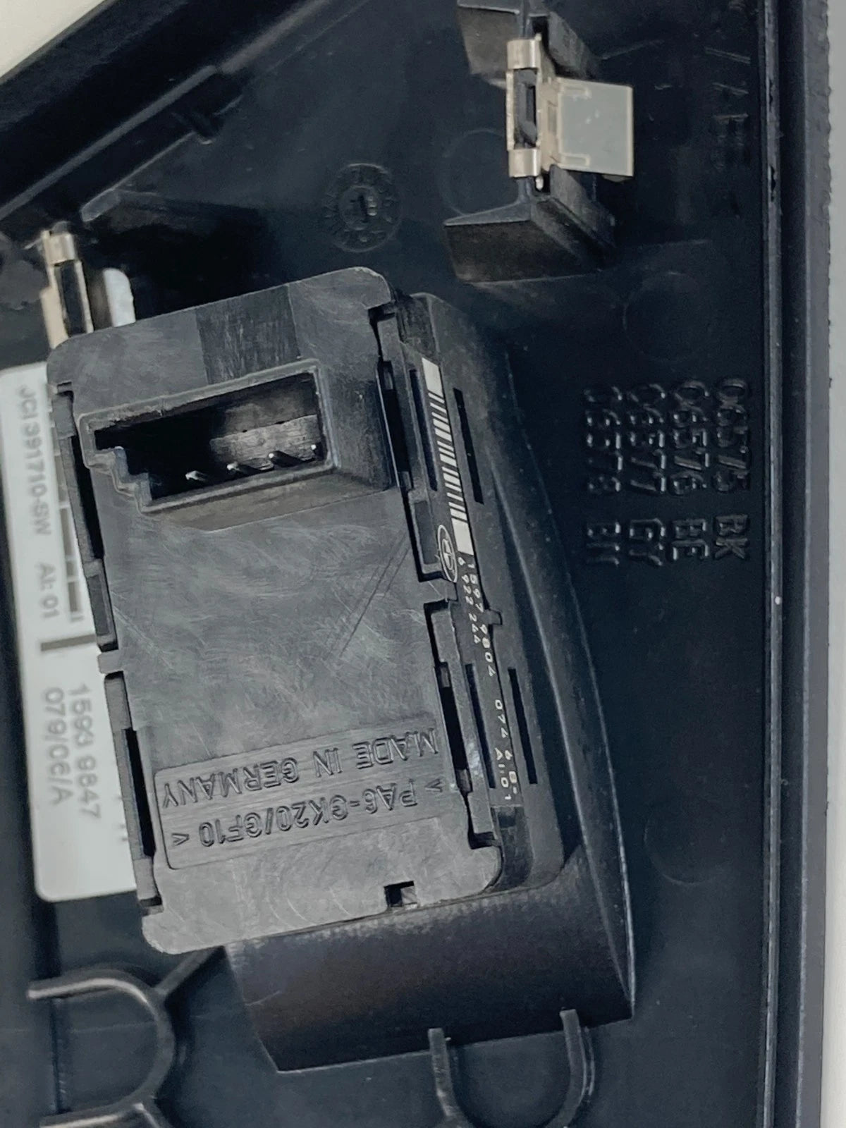 2006 2007 BMW 530XI REAR RIGHT DOOR POWER WINDOW SWITCH W BEZEL 6951965A OEM