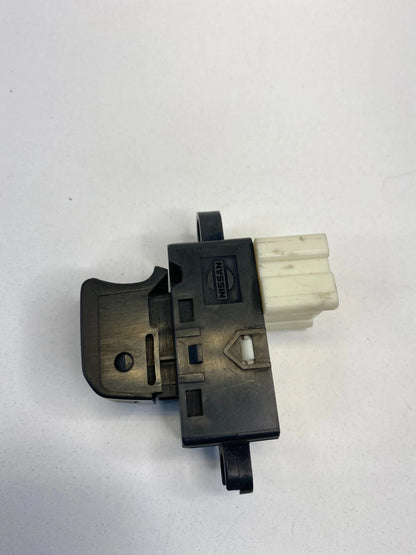 1999 00 01 02 2003 INFINITI QX4 REAR LEFT SIDE DOOR POWER WINDOW CONTROL SWITCH