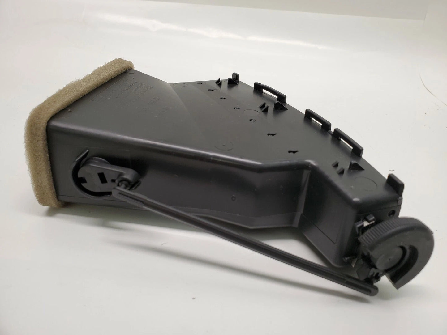2005-2011 CADILLAC STS FRONT LEFT DRIVER CENTER DASH AC AIR VENT DUCT 25752177