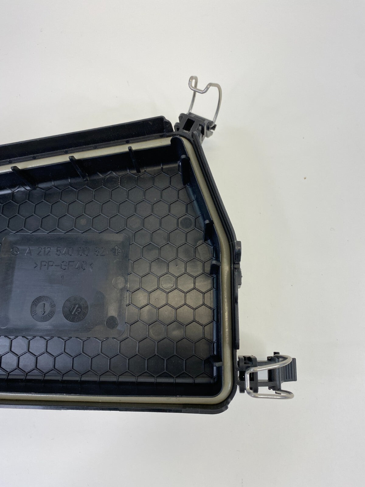 2012-2016 Mercedes-Benz E350 Front Fuse Relay Box Cover Cap A212-540-00-82 OEM