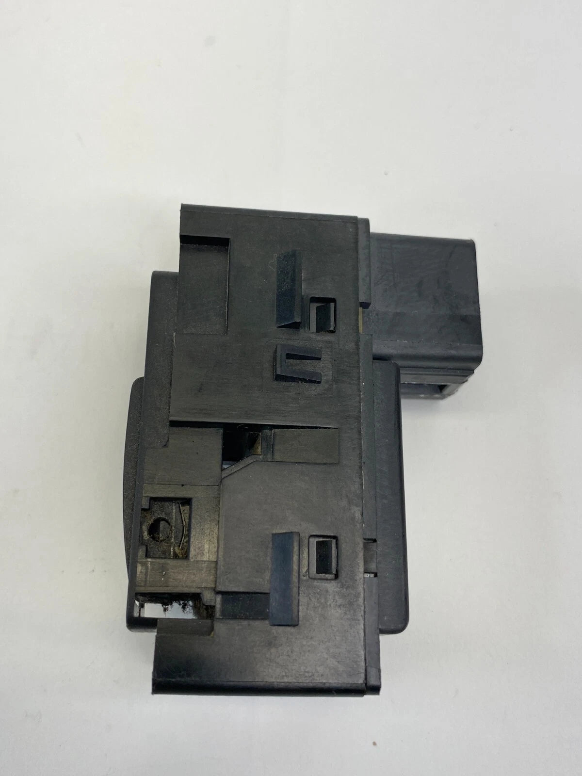 2006-2008 CHRYSLER 300 REAR RIGHT BACK DOOR WINDOW BUTTON SWITCH 4602743AA OEM