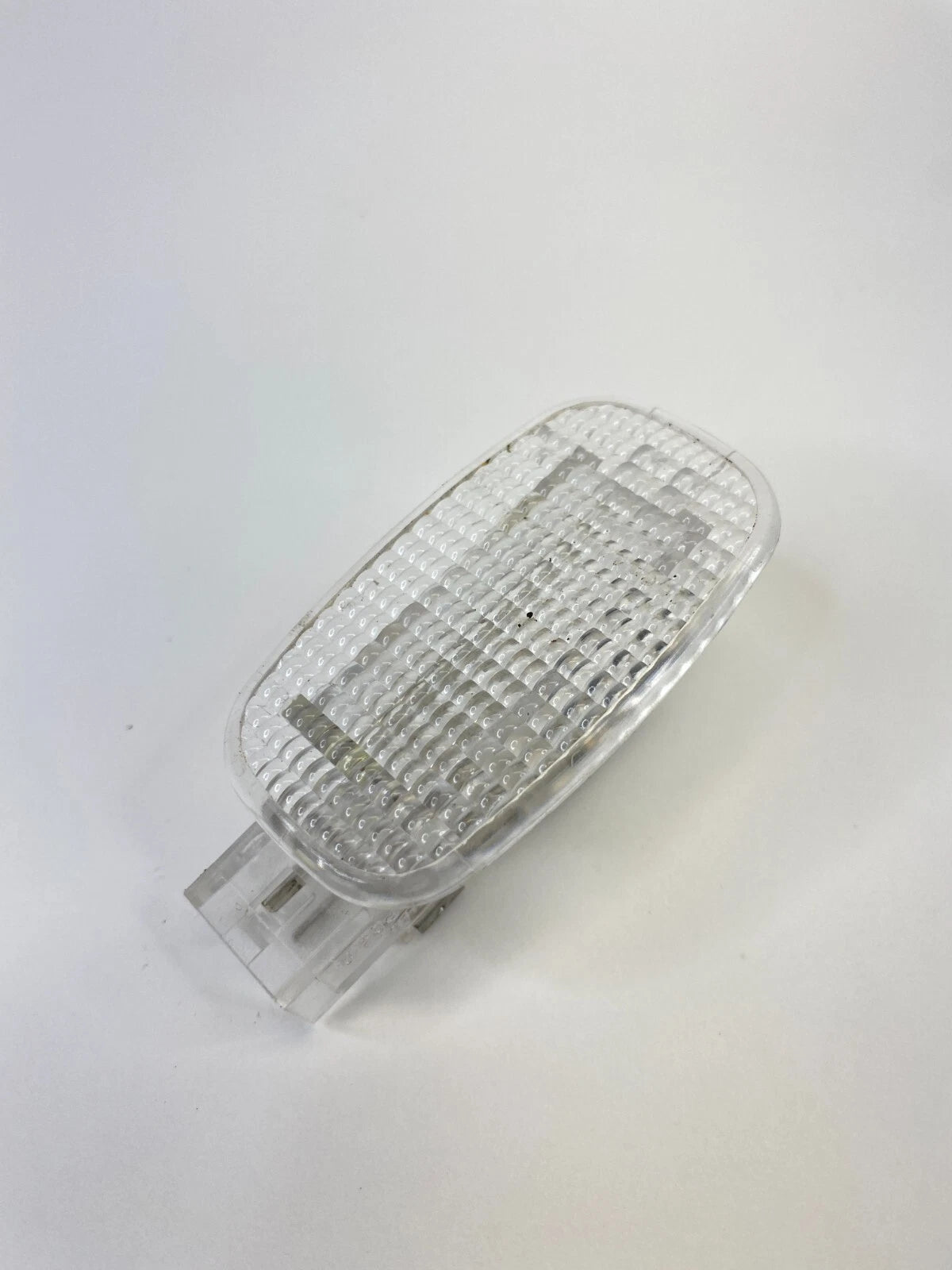 03-06 MERCEDES-BENZ E500 REAR TRUNK LUGGAGE COURTESY LIGHT LAMP A211-820-16-01