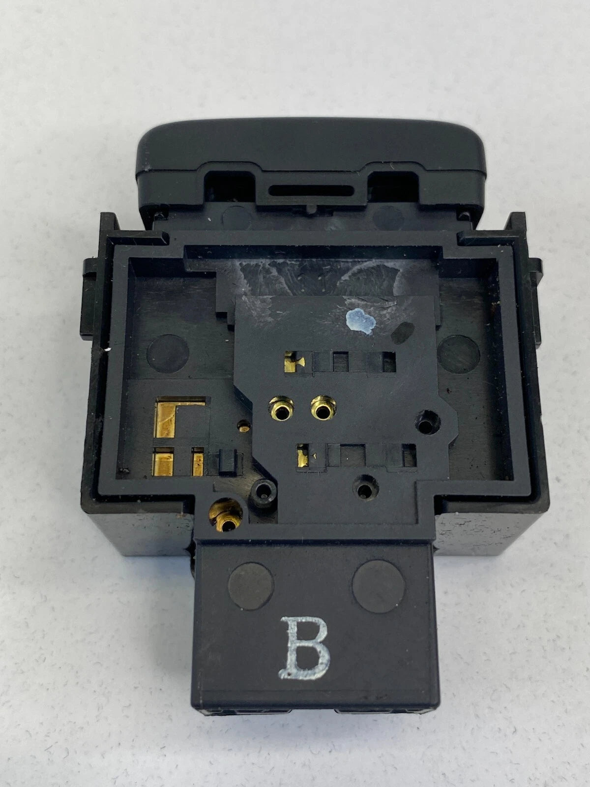 2008-2011 INFINITI G37 SEDAN VDC OFF VEHICLE DYNAMIC CONTROL SWITCH BUTTON OEM