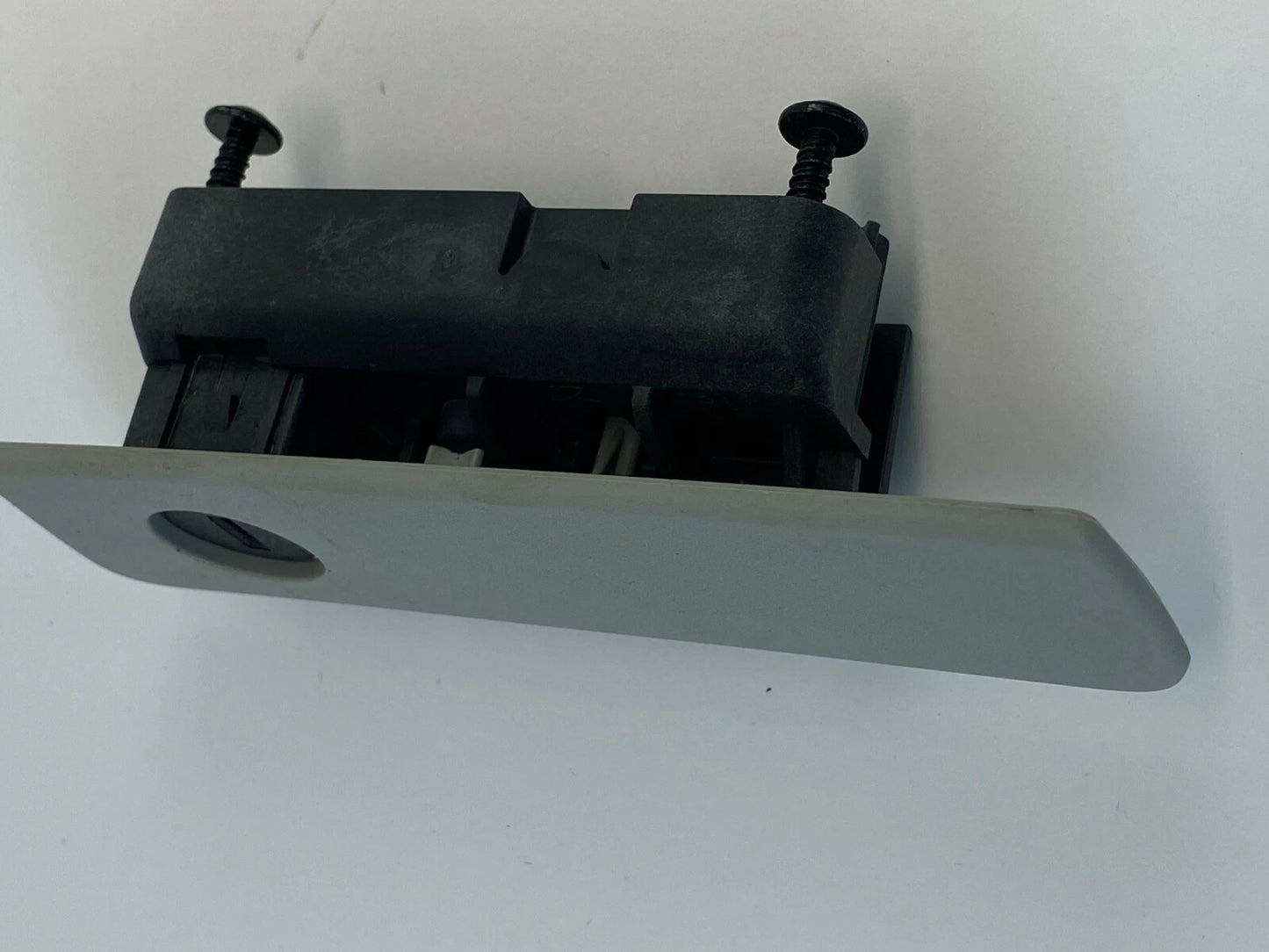 2009-2014 VOLKSWAGEN ROUTAN GLOVE BOX STORAGE COMPARTMENT HANDLE LATCH MECHANISM