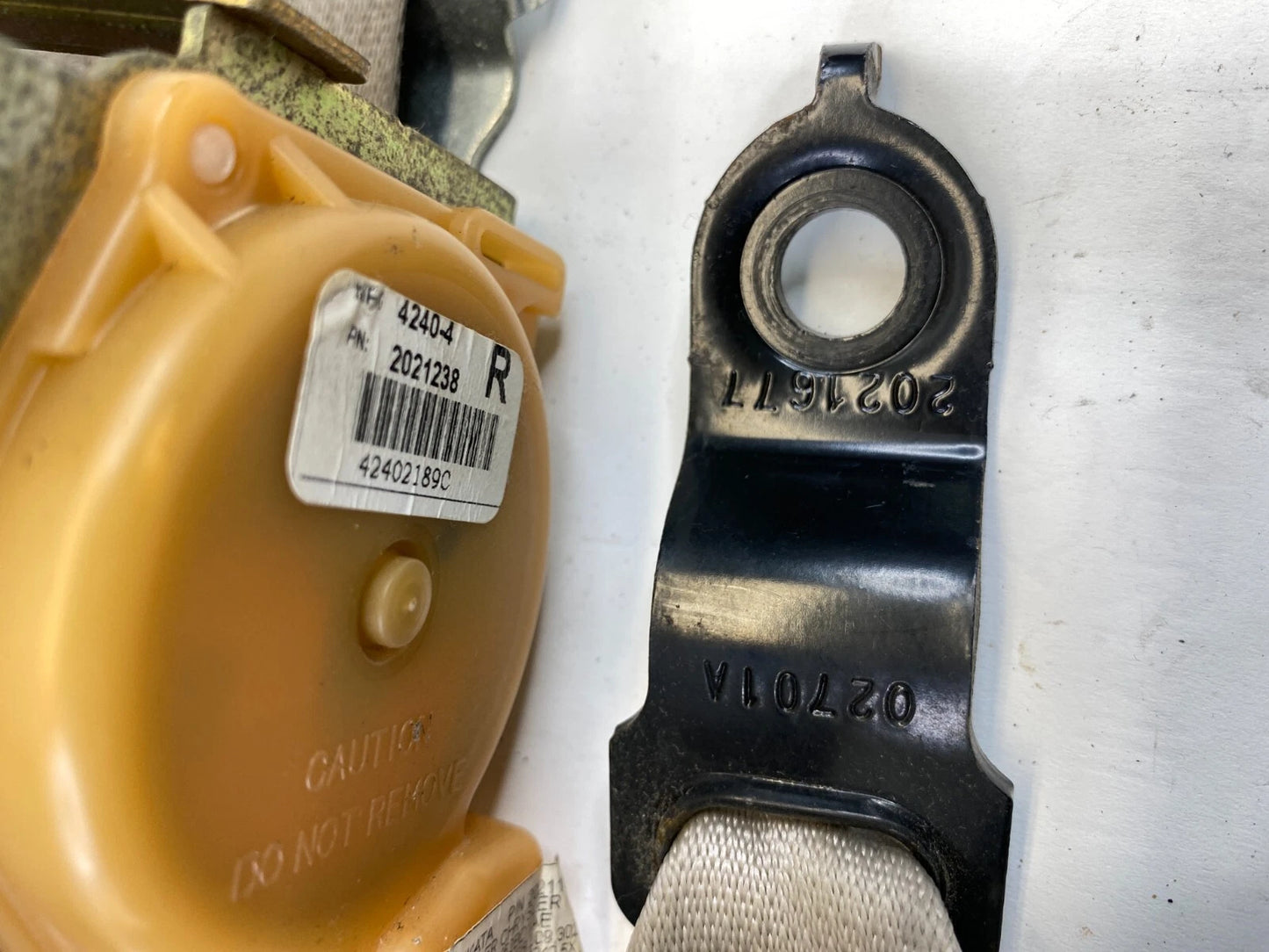 2005 2006 DODGE MAGNUM FRONT RIGHT PASSENGER SEAT BELT RETRACTOR P0UX52BD1AB OEM