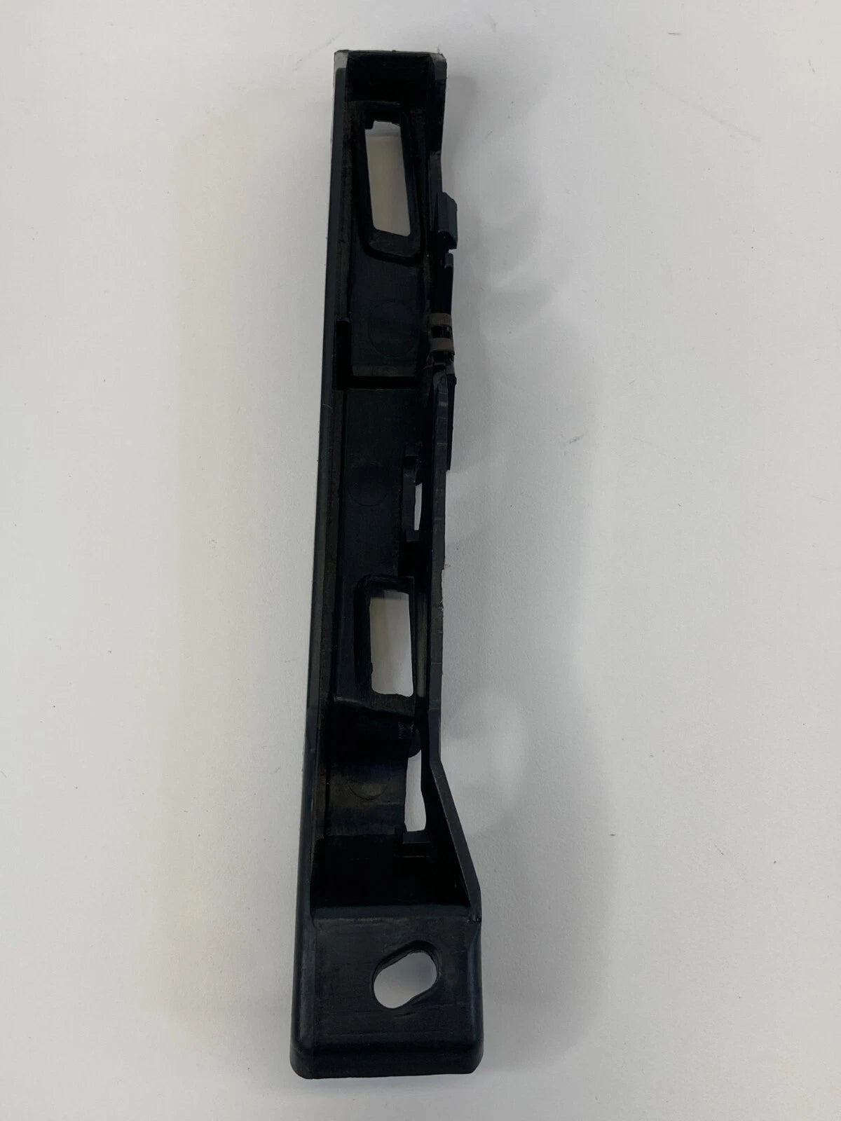 98-10 VOLKSWAGEN NEW BEETLE FRONT LEFT BUMPER RETAINER BRACKET OEM 1C0815681