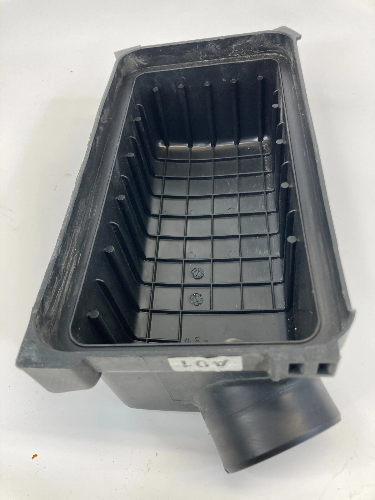 2007-2011 HYUNDAI ACCENT AIR CLEANER FILTER BOX UPPER LID COVER 28110-1G000 OEM
