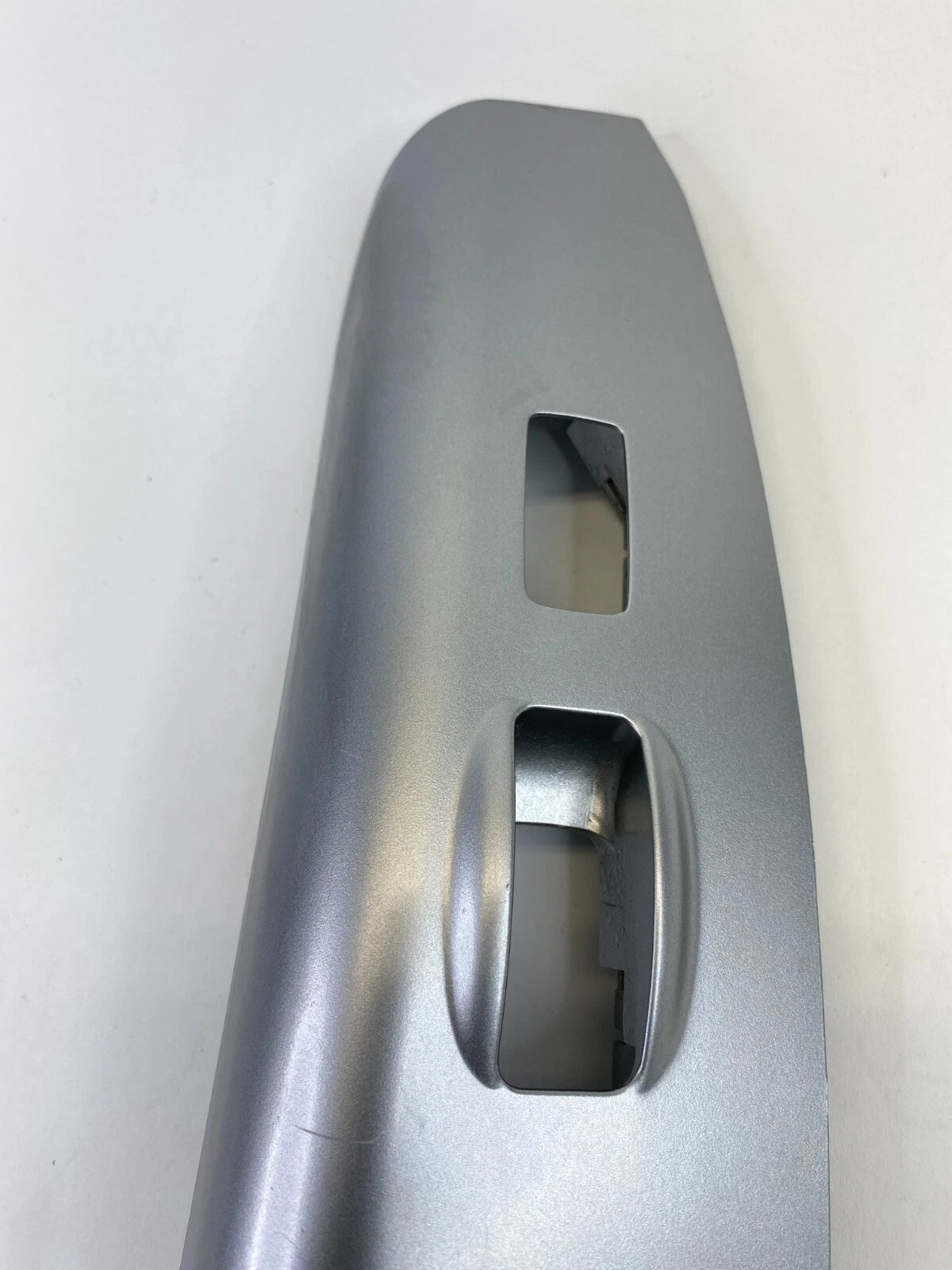 2005-2010 KIA SPORTAGE FRONT RIGHT SIDE DOOR WINDOW SWITCH BEZEL 93575-1F000 OEM