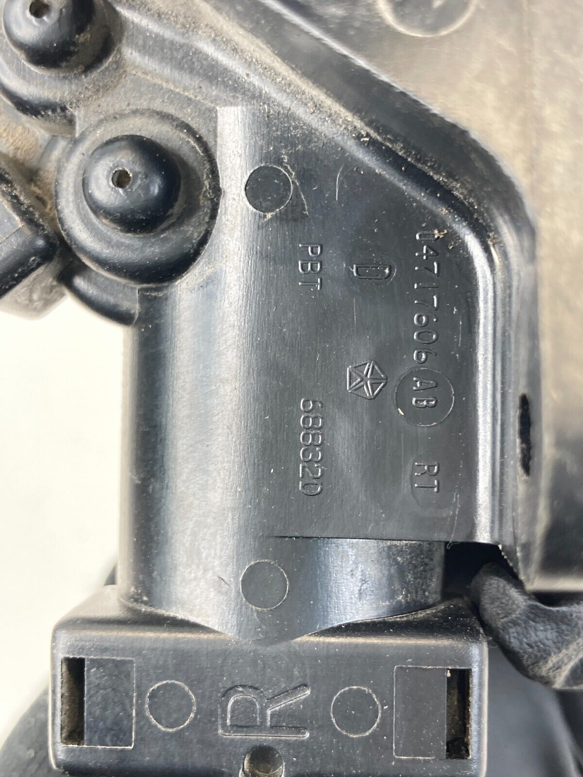 2009-2014 Volkswagen Routan Rear Right Quarter Handle Power Window 04717606AB