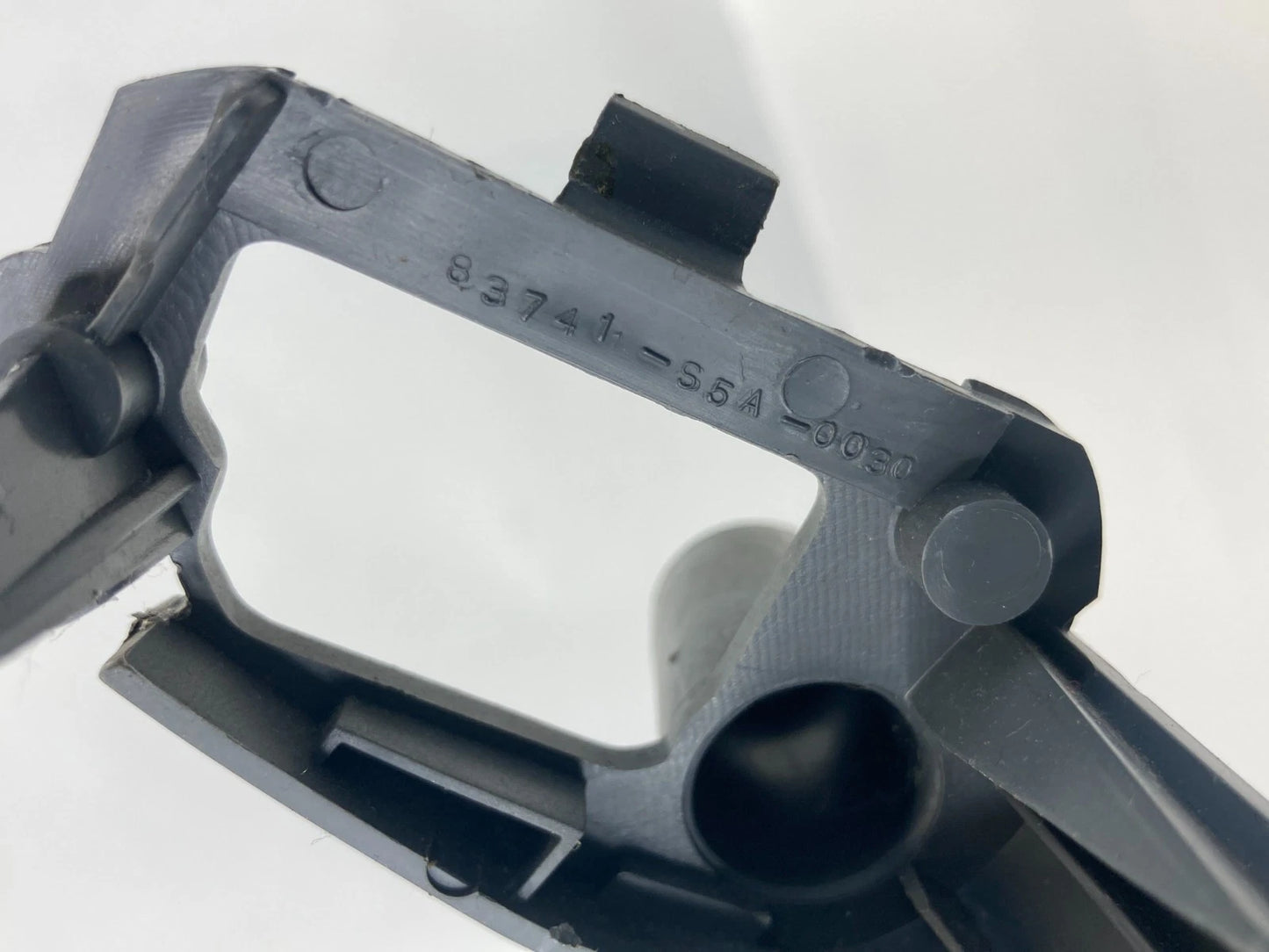 02-05 HONDA CIVIC SEDAN REAR RIGHT SIDE DOOR PULL GRAB HANDLE BEZEL TRIM OEM