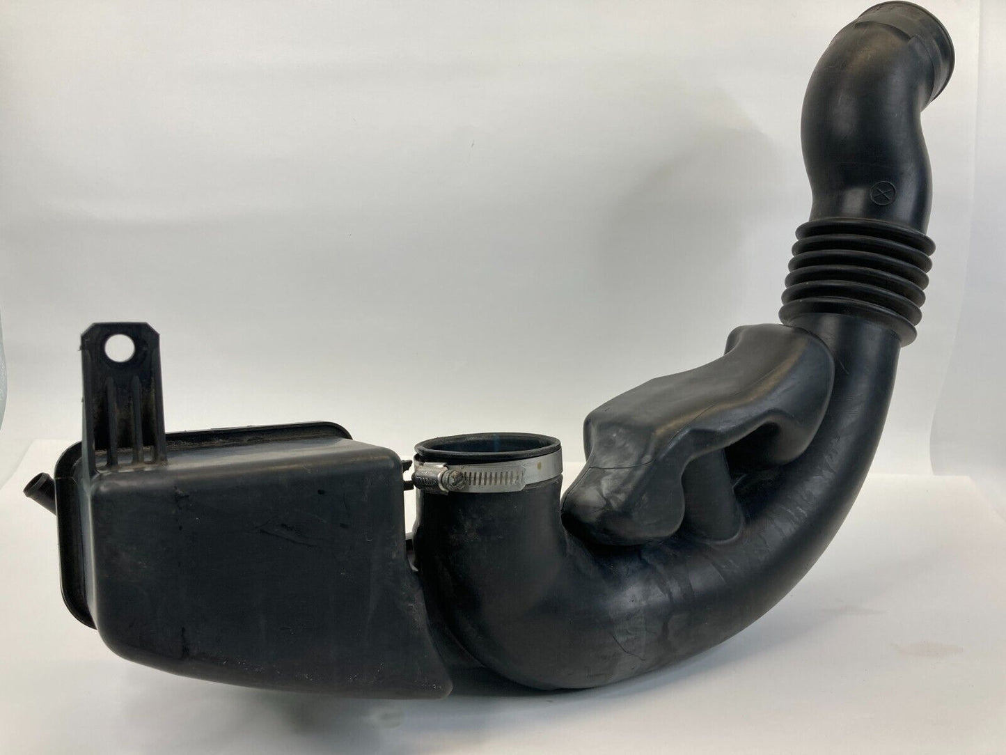 2013-2014 Subaru Outback 2.5L Air Intake Cleaner Duct Hose Pipe Assembly