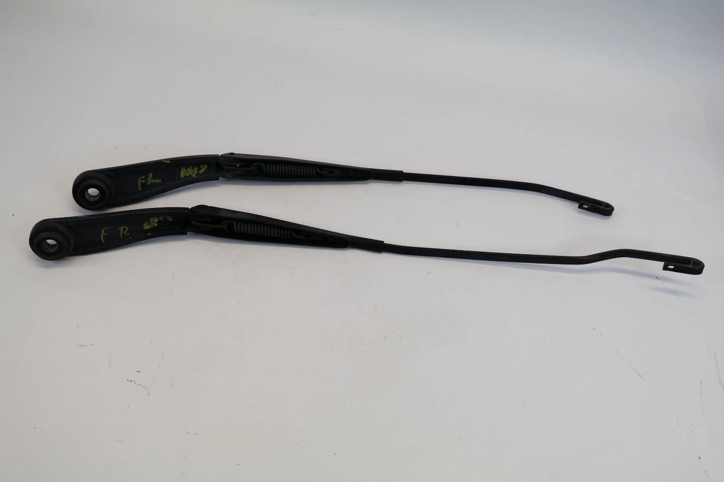 2008-2010 DODGE AVENGER FRONT WINDSHIELD WIPER ARMS LEFT RIGHT PAIR OEM