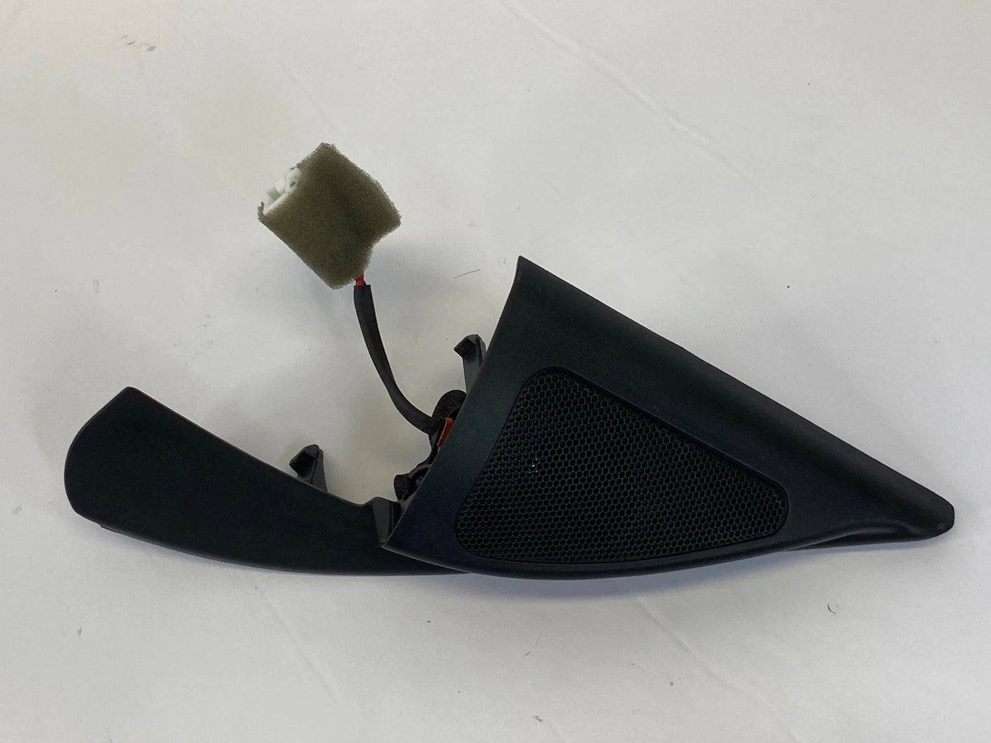 2009-2015 KIA SORENTO FRONT LEFT INNER DOOR QUADRANT COVER CORNER W/ SPEAKER OEM