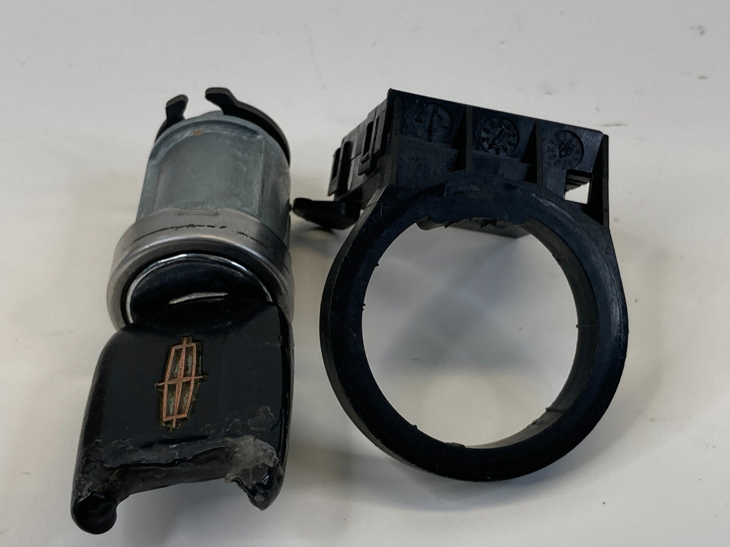 2003-2006 Lincoln Navigator 5.4L V8 A/T Ignition Switch Lock Cylinder W/ Key OEM