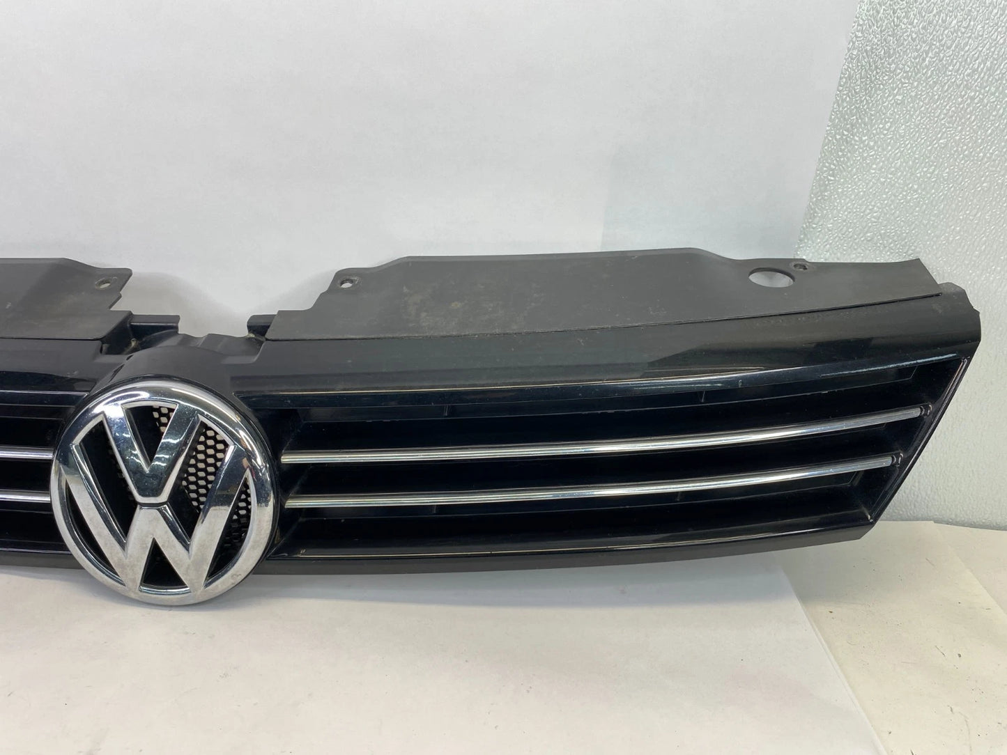 2011-2014 VOLKSWAGEN JETTA FRONT BUMPER UPPER GRILL GRILLE 5C6-853-653