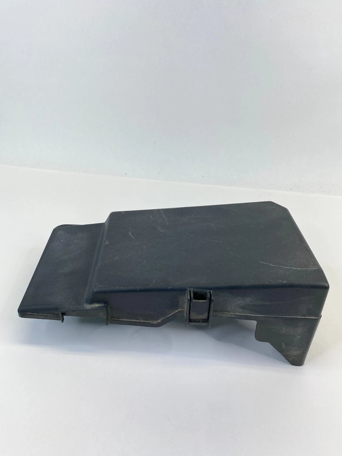 2003-2005 MAZDA6 MAZDA 6 3.0L V6 UNDER THE HOOD FUSE RELAY BOX UPPER COVER LID