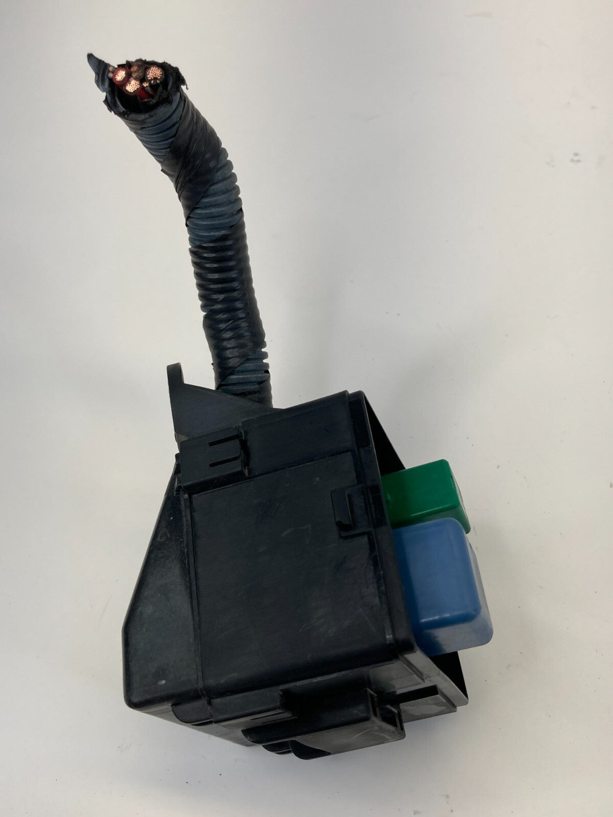 2004 2005 2006 Lexus LS430 4.3L Engine Compartment Room Bay Fuse Relay Box OEM