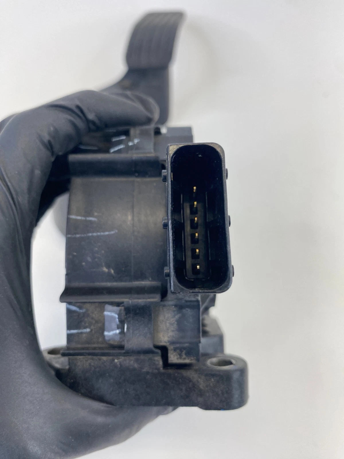 2015-2017 Chrysler 200 2.4L A/T Accelerator Gas Throttle Pedal 04581697AA OEM