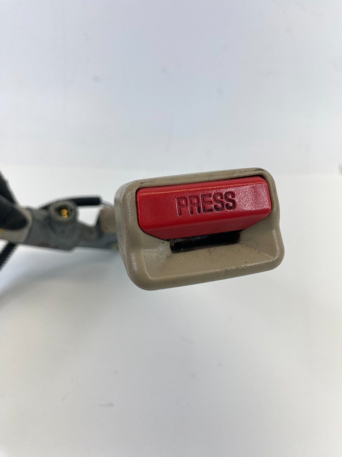 04 05 06 07 08 09 Cadillac SRX Front Left Driver Side Seat Belt Buckle OEM