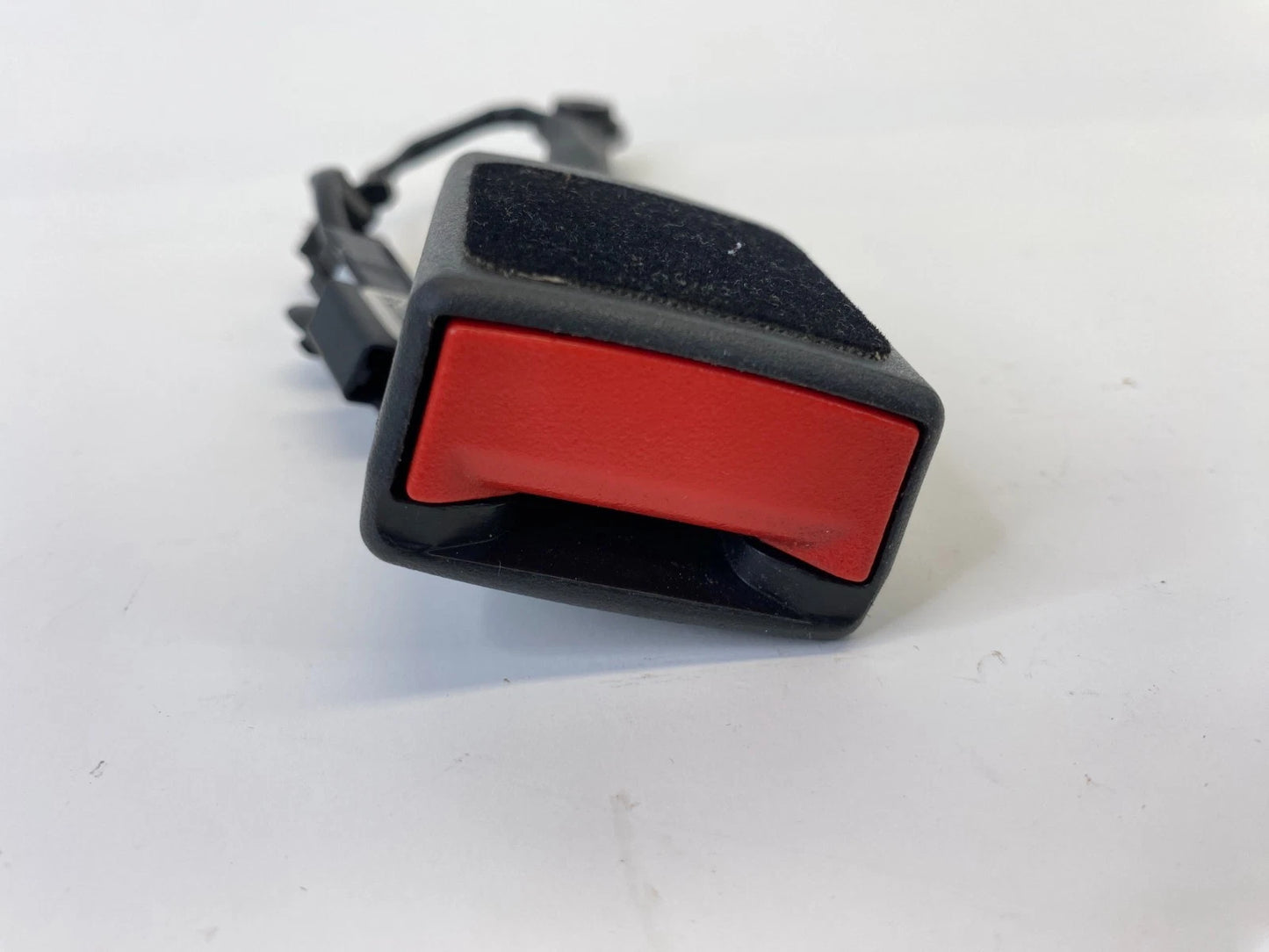 2013-2019 CADILLAC ATS FRONT RIGHT PASSENGER SIDE SEAT BELT BUCKLE END ASSY OEM