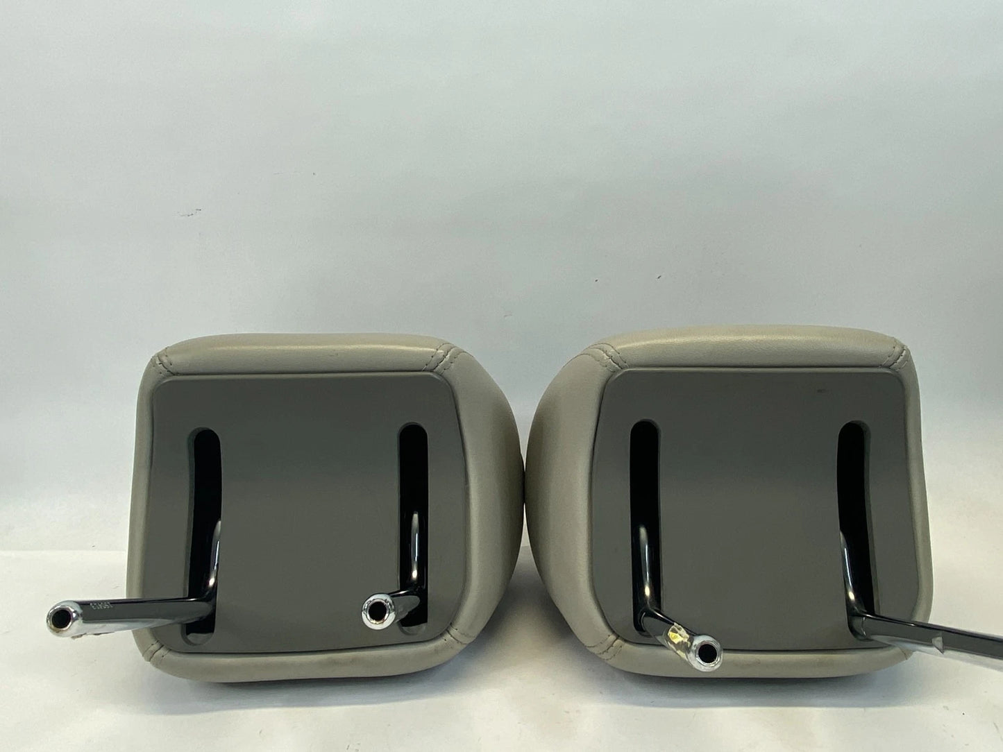 2013-2017 CHEVROLET TRAVERSE FRONT RIGHT & LEFT SEAT HEADREST PAIR SET ASSY OEM