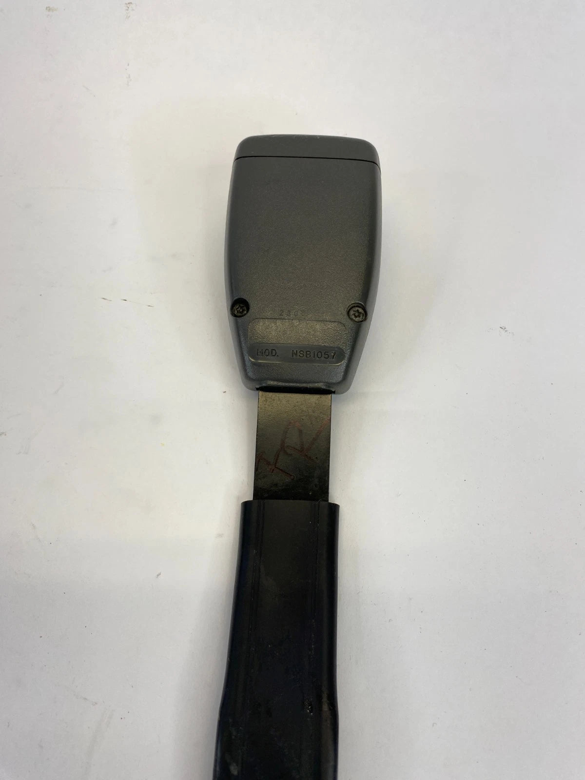 1998-2002 ISUZU TROOPER FRONT RIGHT SEAT BELT BUCKLE RECEIVER RETRACTOR OEM