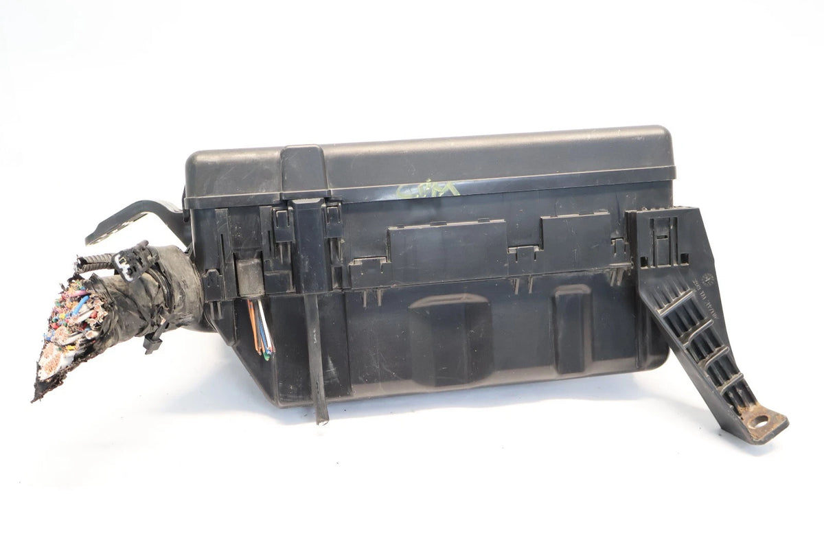 2004-2009 TOYOTA PRIUS UNDER HOOD FUSE RELAY JUNCTION BOX FRONT LEFT 82730-47300