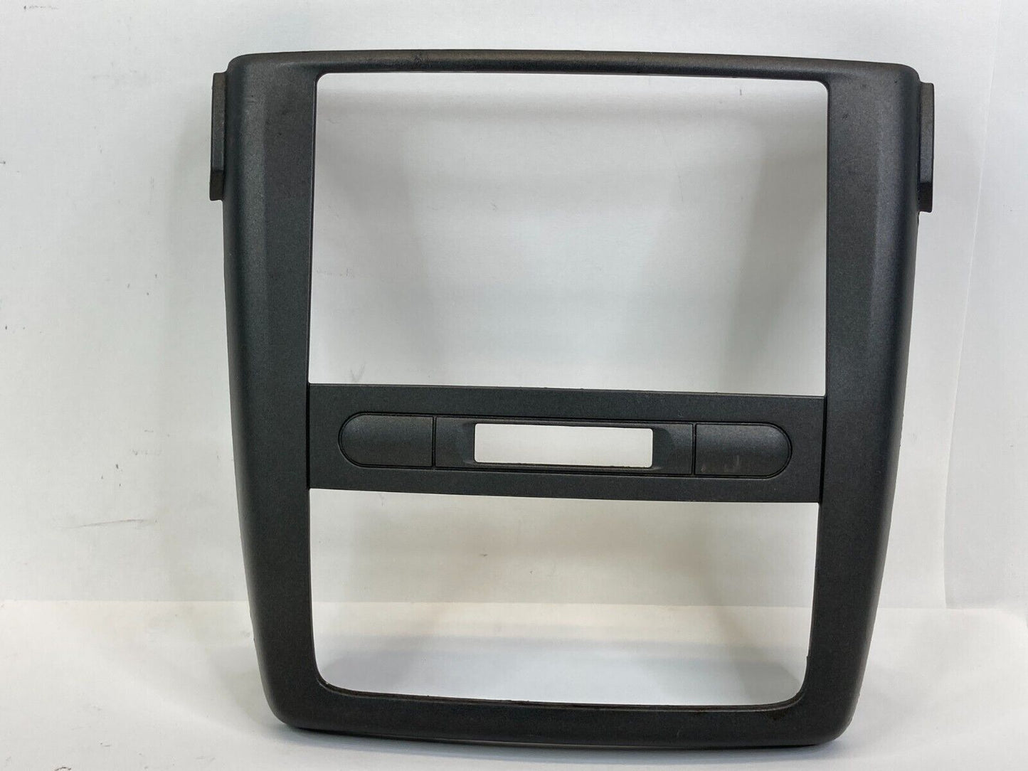 05-10 Chevrolet Cobalt Center Dash Radio & Climate Control Bezel 15842343 OEM