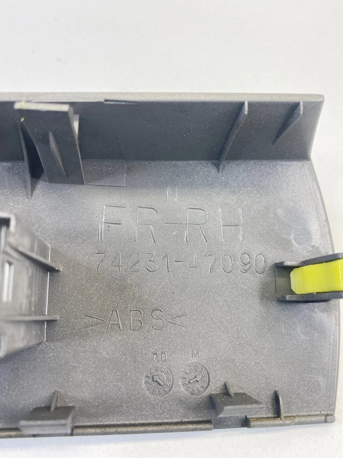 2004-2009 TOYOTA PRIUS FRONT RIGHT DOOR WINDOW SWITCH TRIM BEZEL OEM 74231-47090
