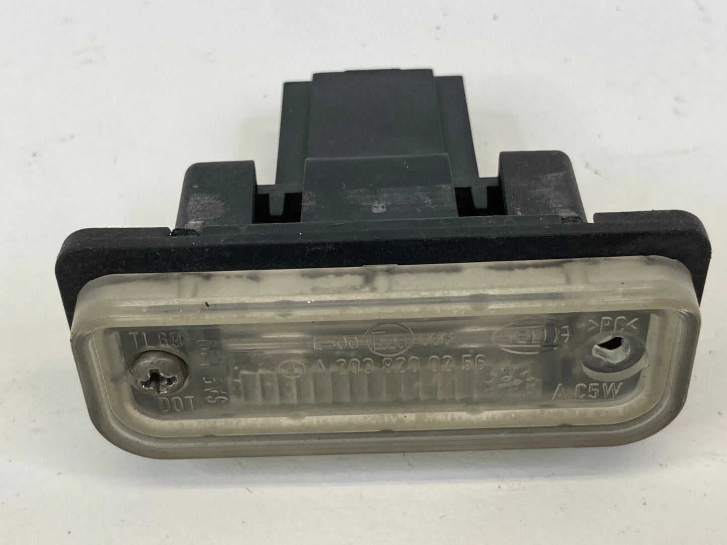 2003-2009 MERCEDES-BENZ E320 REAR TRUNK LICENSE PLATE LIGHT LAMP A2038200256