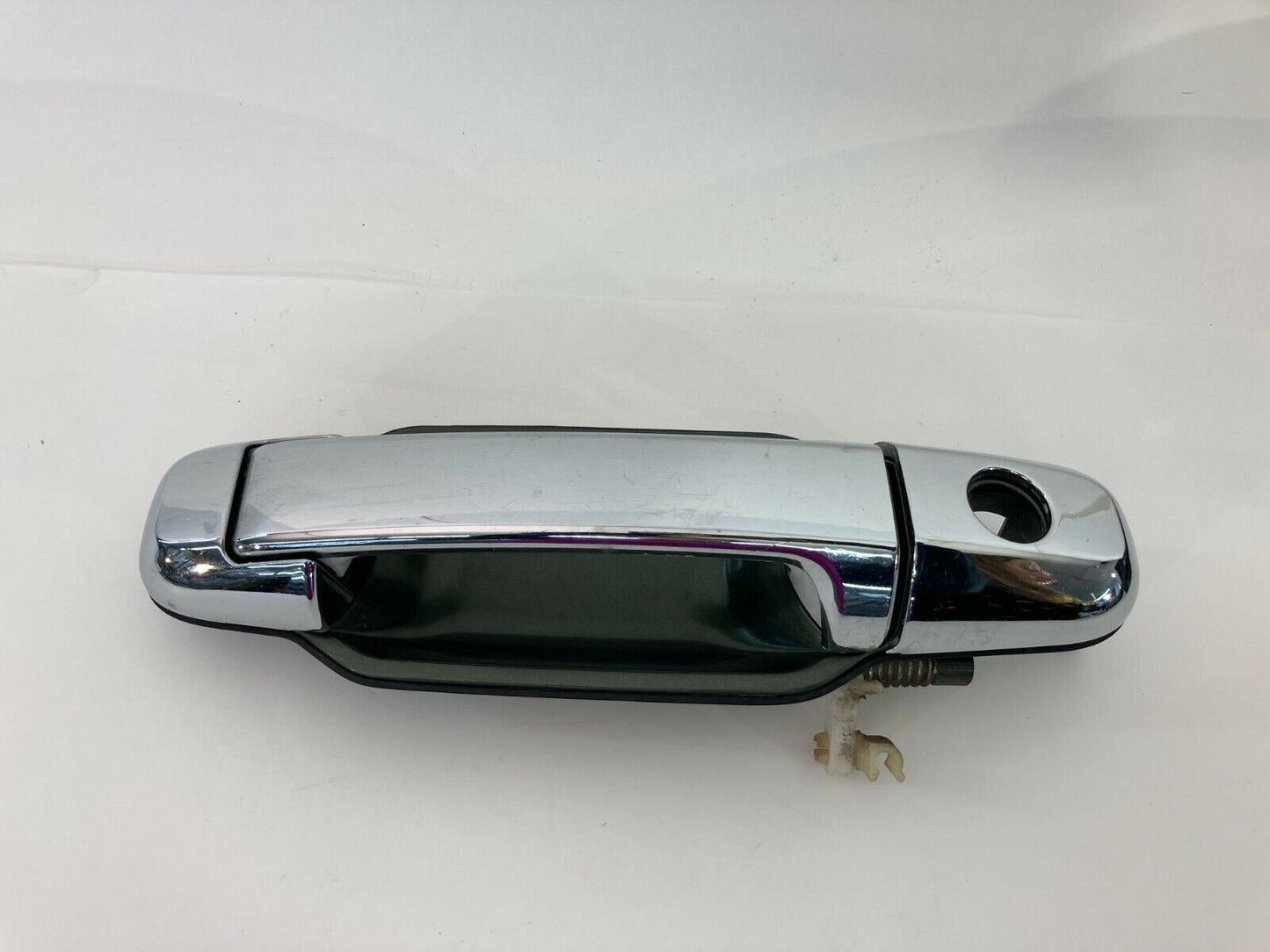 2003-2006 Kia Sorento Front Right Passenger Exterior Door Handle Assembly OEM