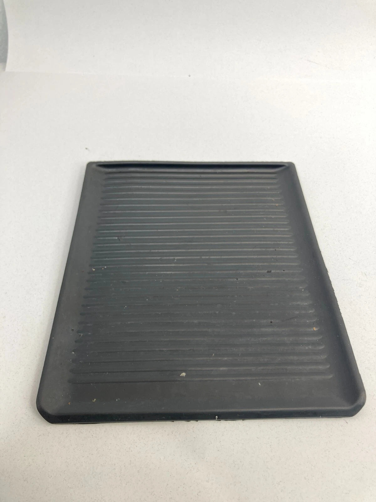 98 99 00 01 NISSAN ALTIMA SEDAN MAT TRAY STORAGE COMPARTMENT TRIM RUBBER LINER