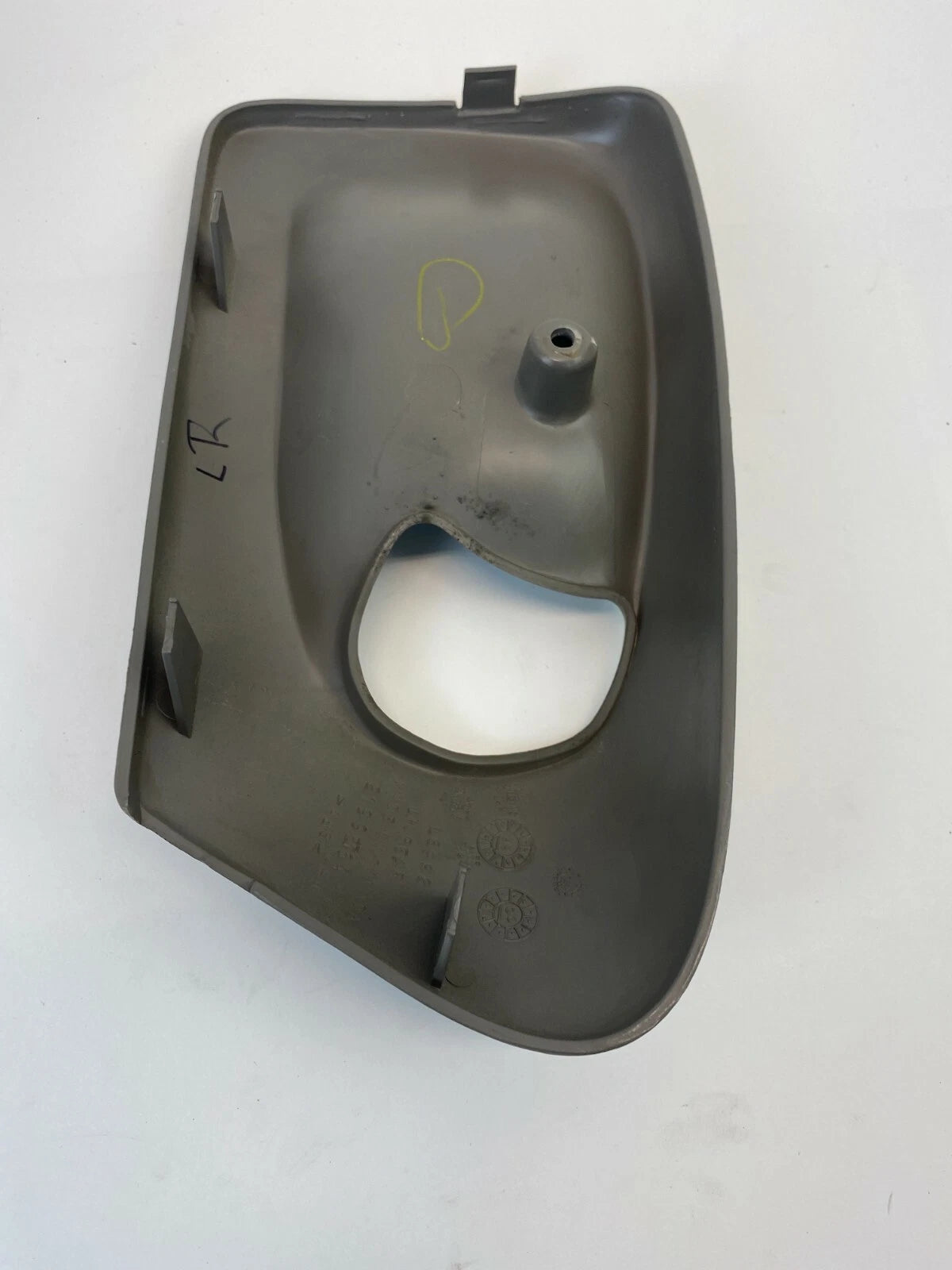 00-05 CHEVROLET IMPALA REAR LEFT SIDE INTERIOR DOOR HANDLE BEZEL TRIM 21995764