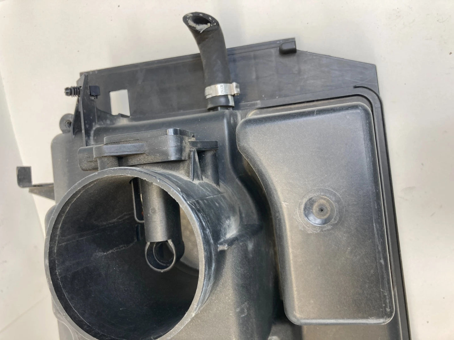 04-10 VOLVO S40 05-10 V50 2.4L AIR INTAKE CLEANER FILTER BOX ASSY 30677194 OEM