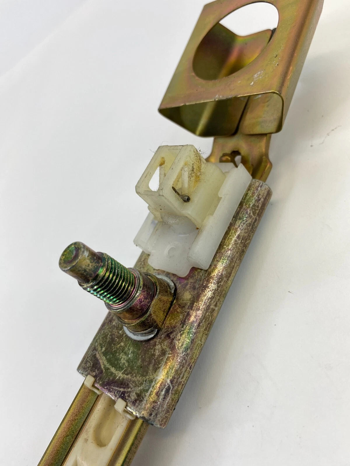 1998-2005 LEXUS GS300 FRONT RIGHT PASSENGER SIDE SEAT BELT HEIGHT ADJUSTER OEM
