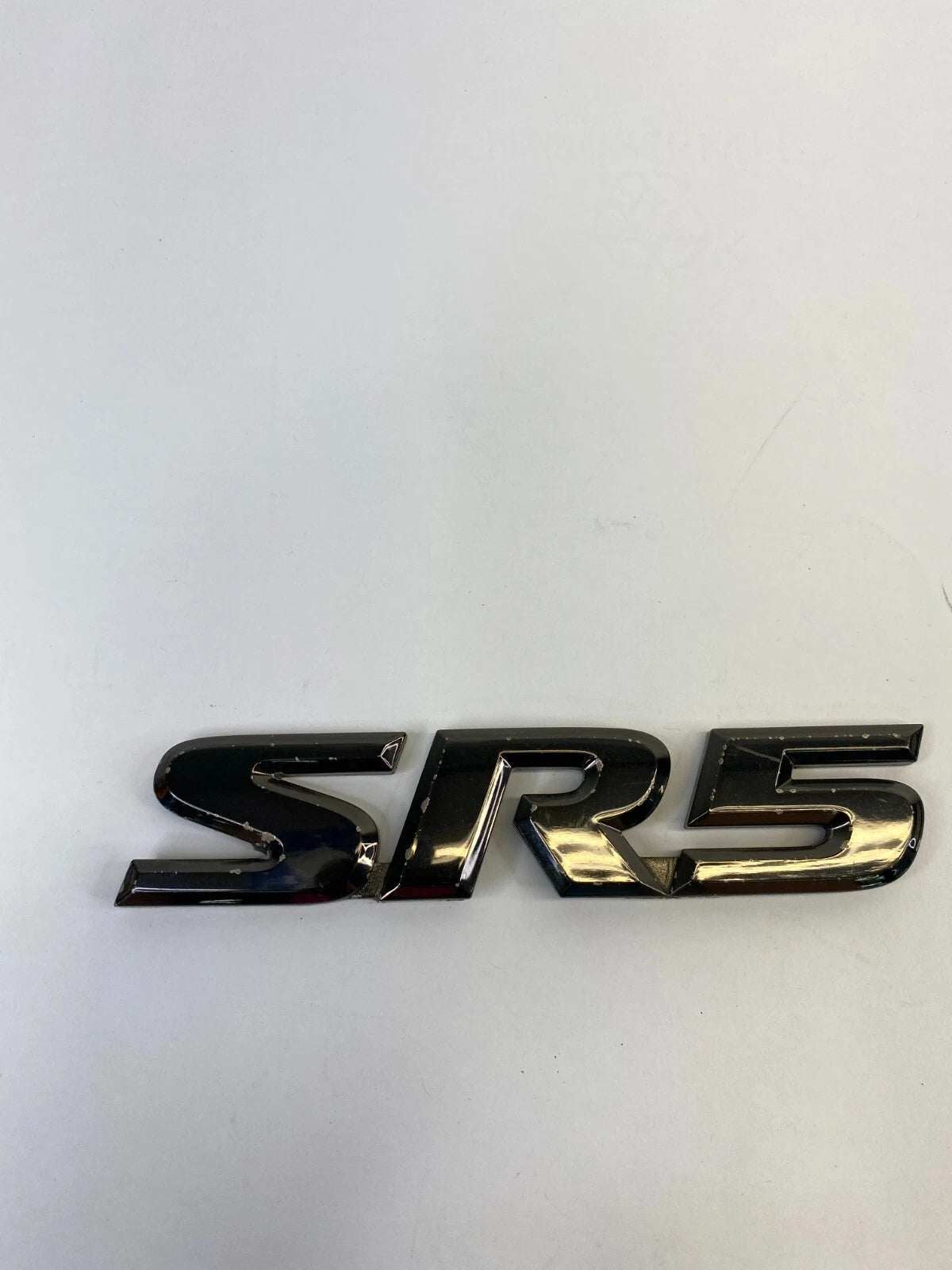 2001-2007 TOYOTA SEQUOIA REAR PILLAR SIDE EMBLEM LOGO BADGE SYMBOL NAMEPLATE SR5