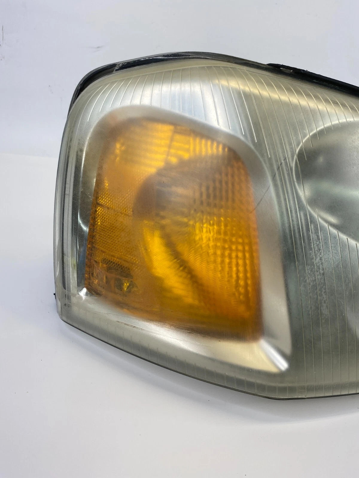 2002-2009 GMC ENVOY PASSENGER RIGHT SIDE HEADLIGHT LAMP ASSEMBLY 15866070 OEM