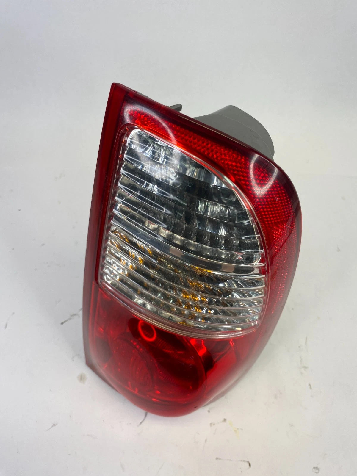 2005 2006 TOYOTA TUNDRA REAR RIGHT SIDE TAIL LIGHT TAILLIGHT ASSEMBLY OEM