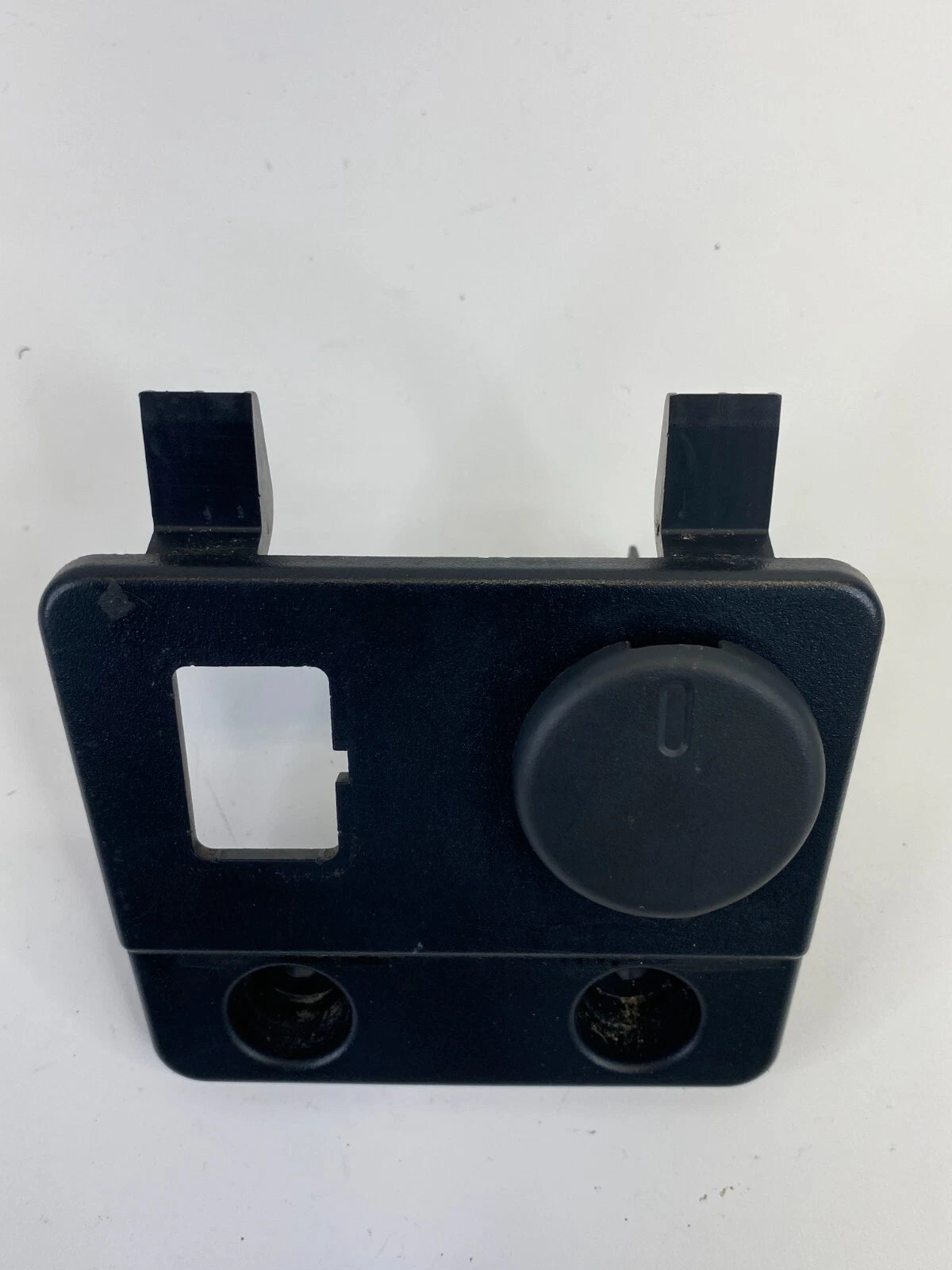 2012-2015 CHEVROLET CAPTIVA SPORT CENTER CONSOLE AUX INPUT LIGHTER 20880527 OEM