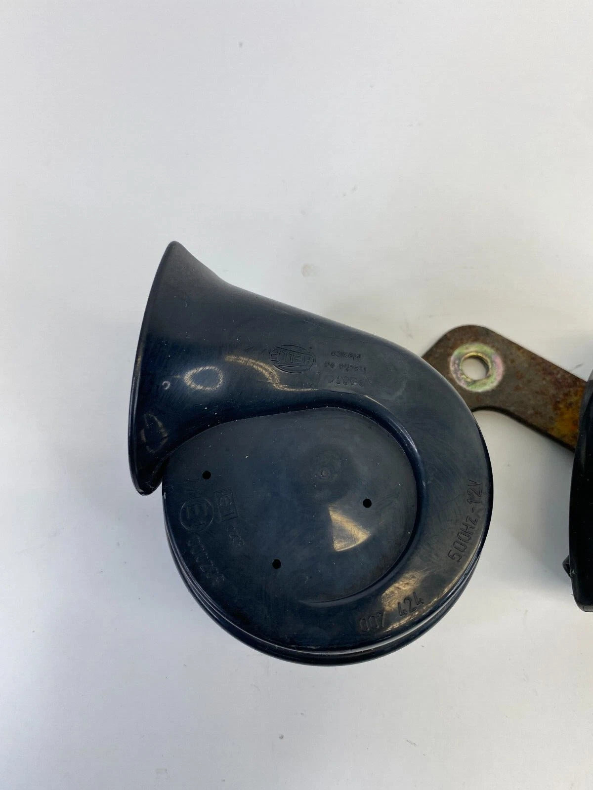 98-10 VW NEW BEETLE DUAL TONE HORN ASSEMBLY HIGH LOW PITCH SNAIL OEM E1-000209